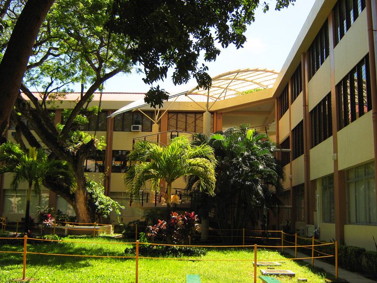 File:Patio, SU College of Business Administration.jpg