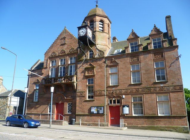 File:Penicuik Town Hall (geograph 2989325).jpg