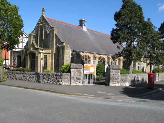 File:Rhos on Sea Methodist Church 2428816 461ba002.jpg