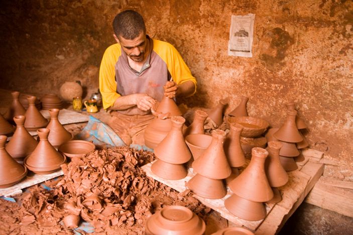 File:Tajine potter.jpg