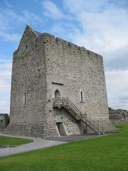 File:Athenry castle.jpg