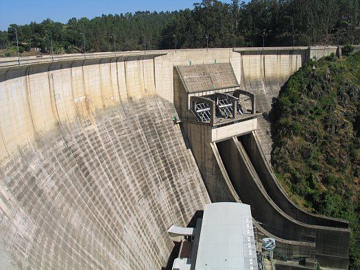 File:Barragem Castelo Bode.JPG