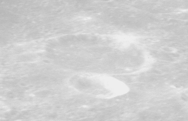 File:Hooke crater AS16-P-5587.jpg