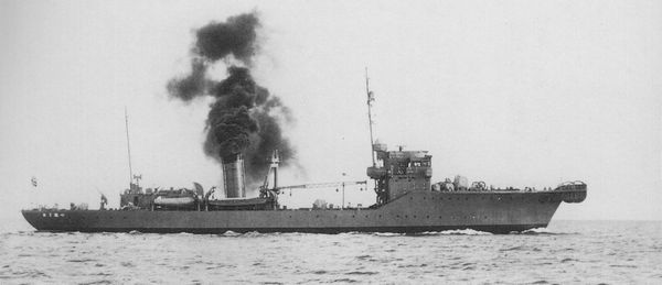 File:Japanese cable layer Tsurushima in 1941.jpg