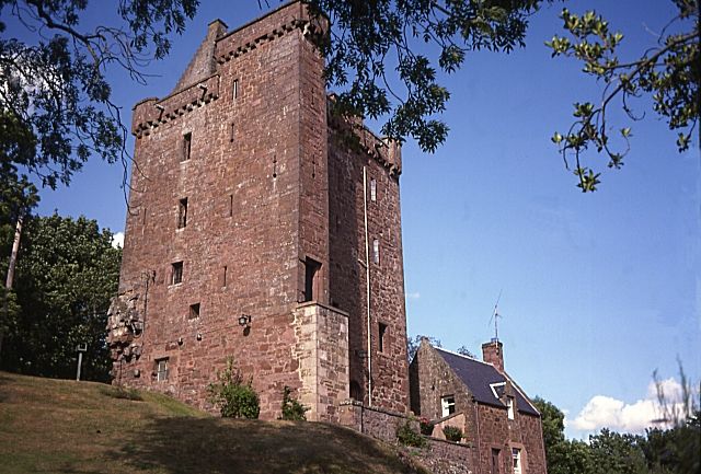 File:Kinnaird Castle.jpg