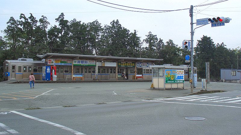 File:Kumaden Miyoshi Station 4.JPG