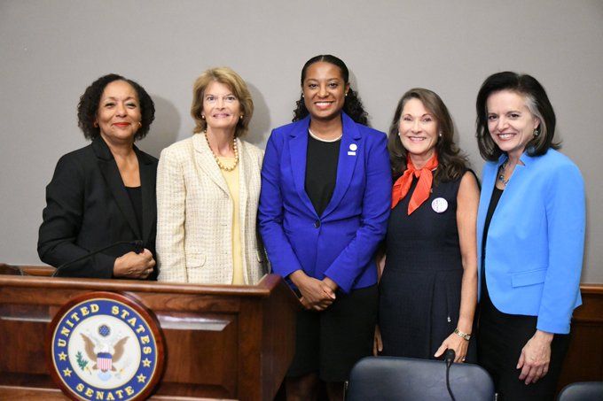 File:Lisa Murkowski with ERA representatives.jpg