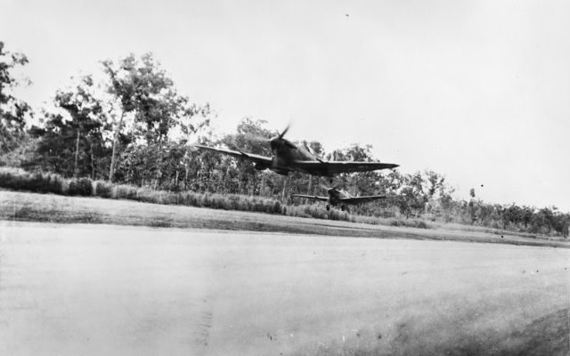 File:Spitfires Darwin (AWM 014484).jpg