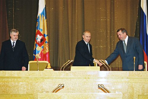 File:Vladimir Putin 18 April 2002-2.jpg