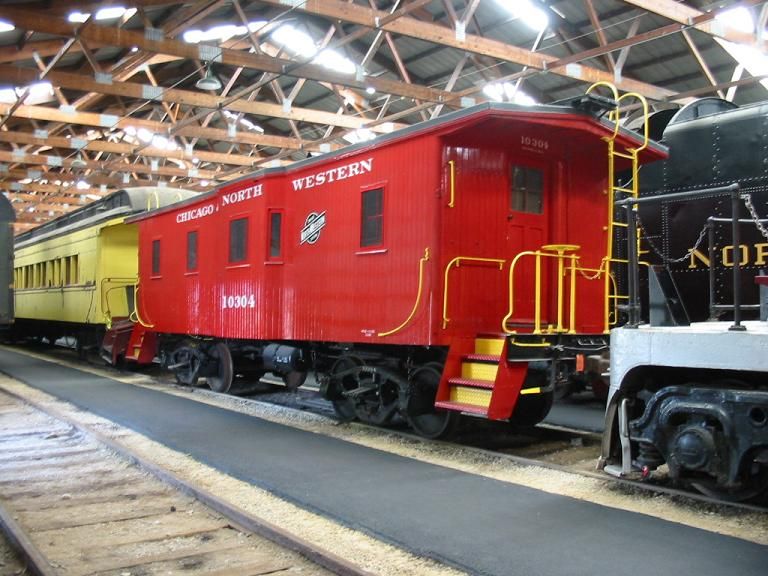 File:Bay window caboose CNW 10304.jpg