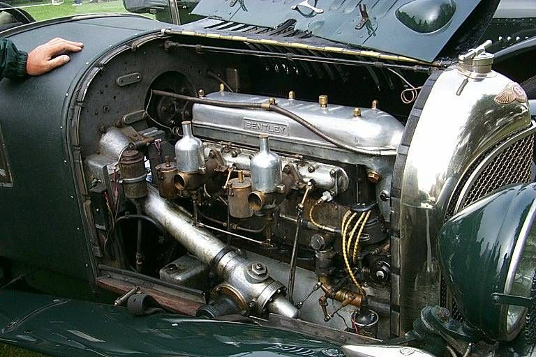 File:Bentley 4½-litre engine.jpg