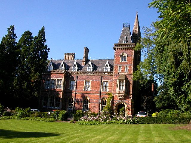 File:Brownsover Hall 48216.jpg