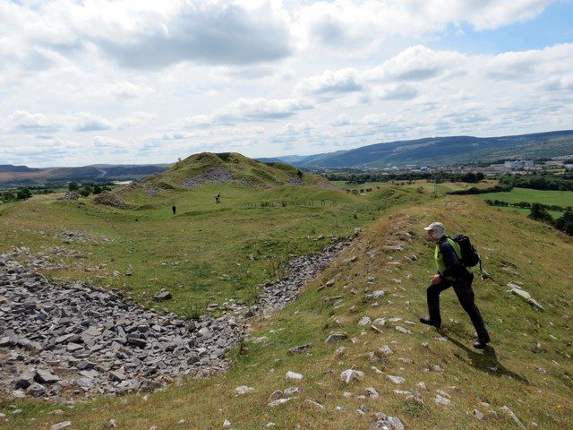 File:Castell Morlais Castle (geograph 4091229).jpg