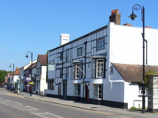 File:Cedar House - geograph.org.uk - 518352.jpg