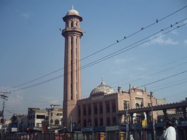 File:LahoriGateMosque.JPG