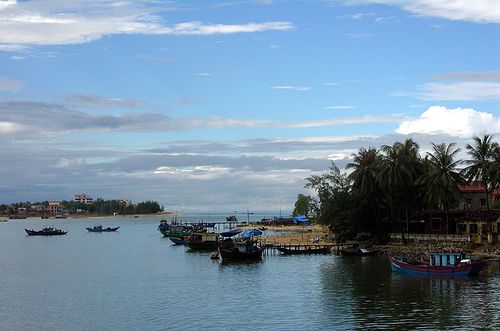 File:Nhat Le River.jpg