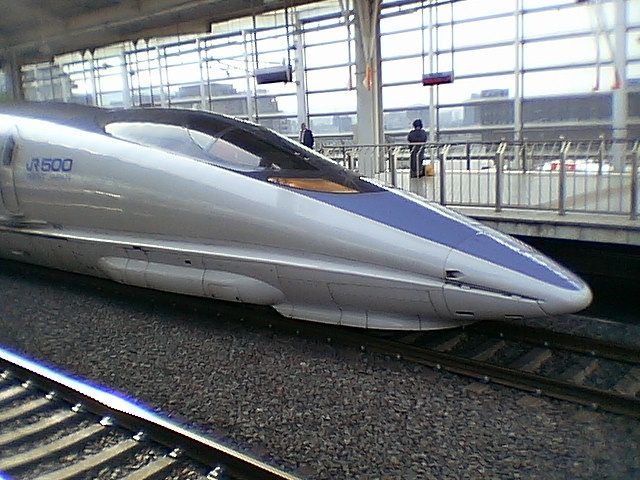 File:Shinkansen 500 Kyoto 2005-04-05.jpg