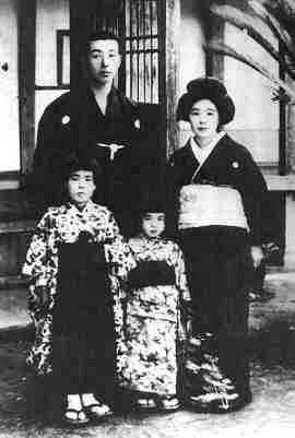 File:Tome Torihama family.jpg