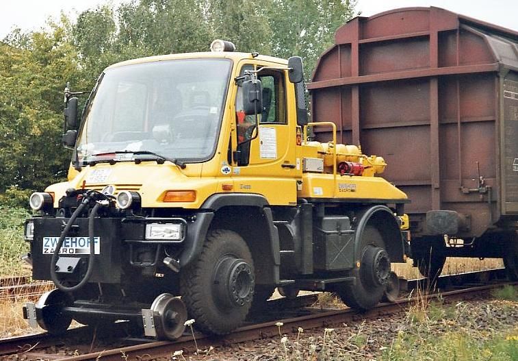 File:Two-way-vehicle unimog.jpg