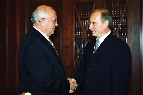 File:Vladimir Putin 8 October 2001-1.jpg