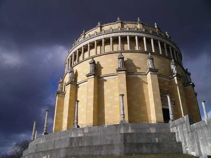 File:Befreiungshalle-kelheim-aussen.jpg