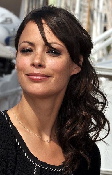 File:Berenice Bejo Cannes 2011 cropped.jpg