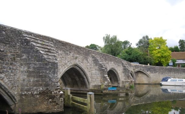 File:East Farleigh Bridge, buttresses.jpg