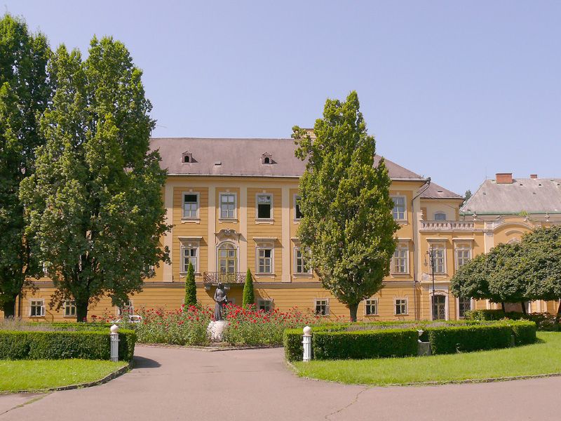 File:Eger Archiepiscopal Palace 02.jpg