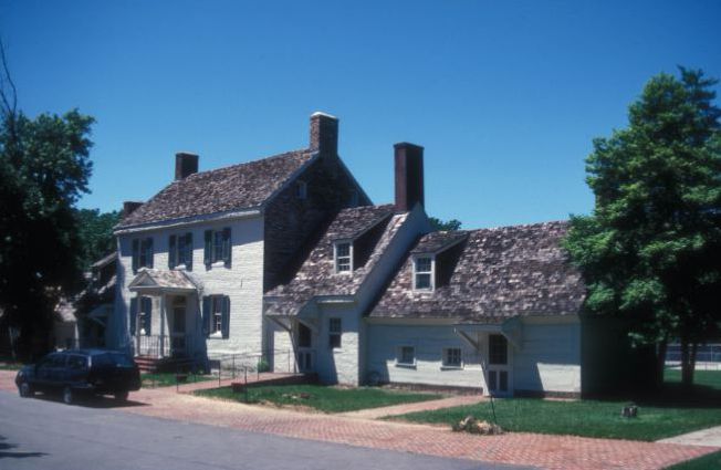 File:FAIRLEE MANOR CAMP HOUSE.jpg