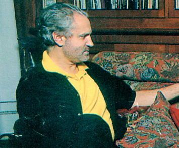 File:Mario Biondi (R) interviews Gianni Versace (cropped).jpg