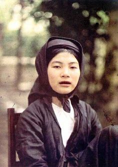 File:North Vietnamse girl teeth black.jpg