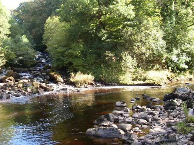 File:River confluence - geograph.org.uk - 1496366.jpg