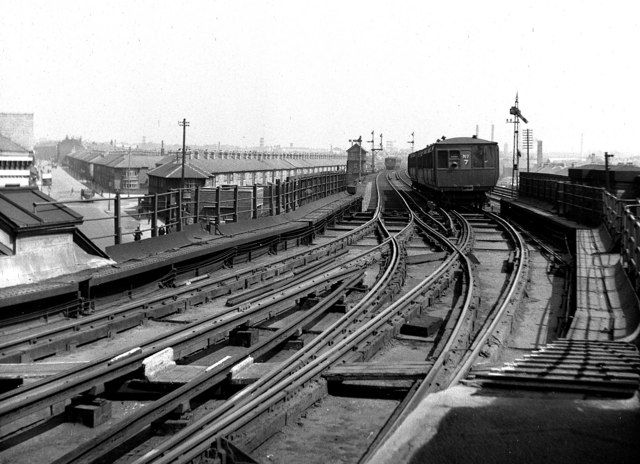 File:Seaforth Sands railway station 1.jpg