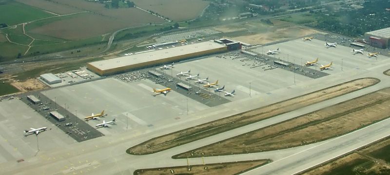 File:DHL Leipzig-Halle.jpg