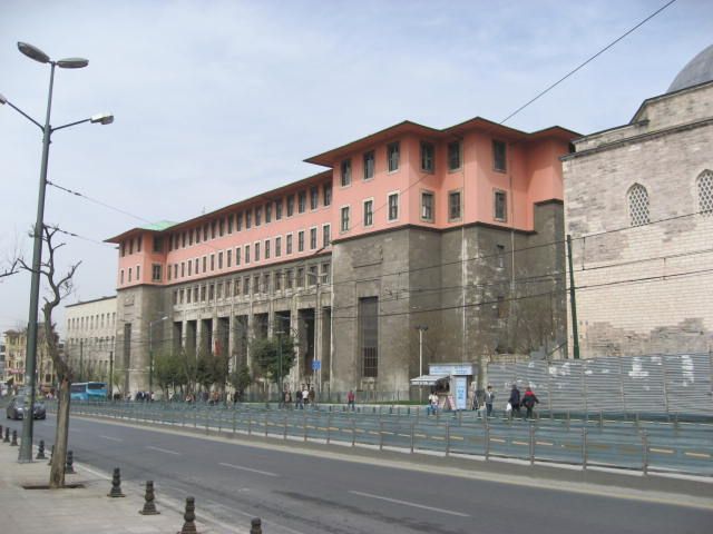 File:Istanbul University Edebiyat Fakultesi March 2008.JPG