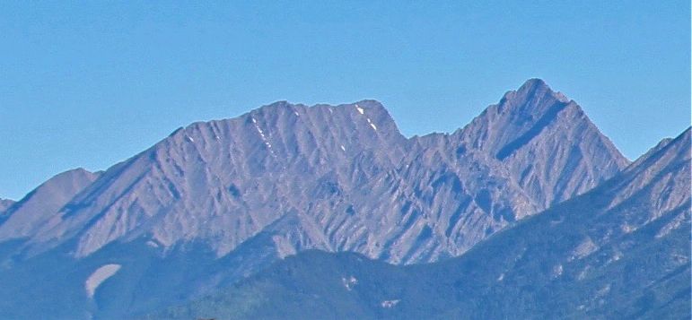 File:Mount Selkirk.jpg