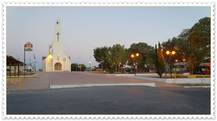 File:Praça Antonino Pinto Mascarenhas, outubro 2013.jpg