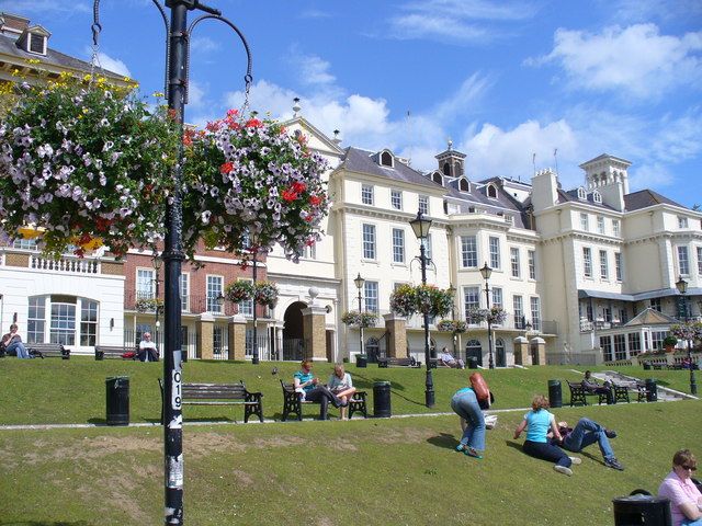 File:Riverside Richmond - geograph.org.uk - 507486.jpg