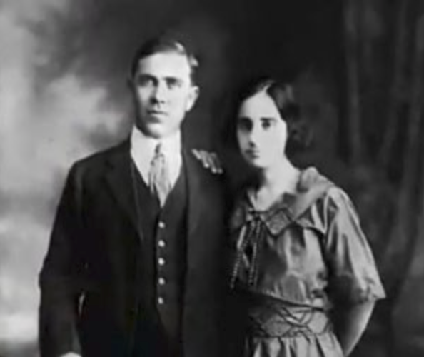 File:Don Prudencio Unanue and wife.png