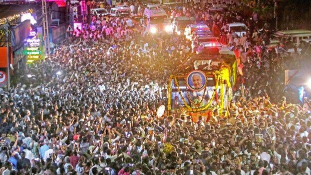 File:Funeral procession of Oommen Chandy.jpg