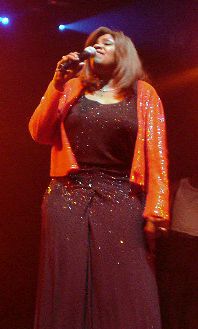 File:Gloria Gaynor 2003 (cropped).jpg