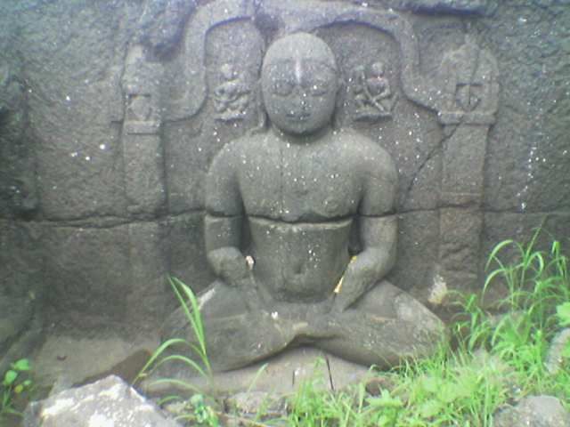 File:Mahavir Sculpture Pandavleni - B.jpg