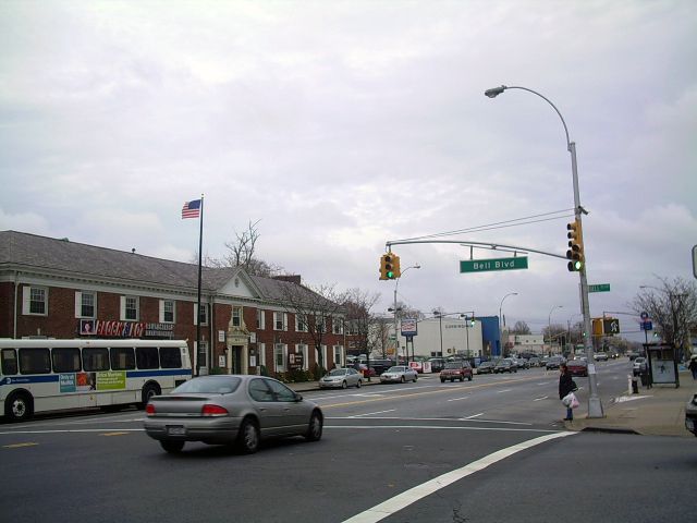 File:NortherBlvdBellBlvd.JPG