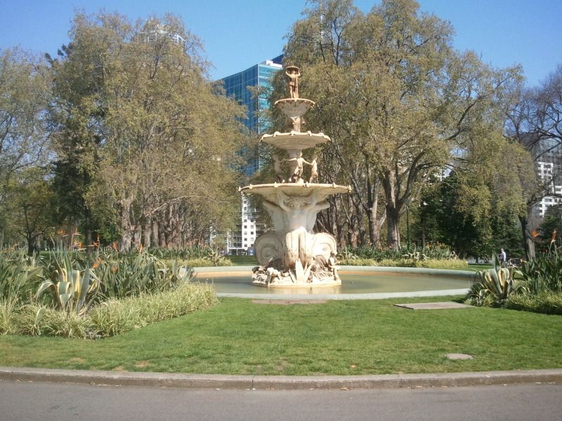 File:RoyalExhibitionBuildingFountain.jpg