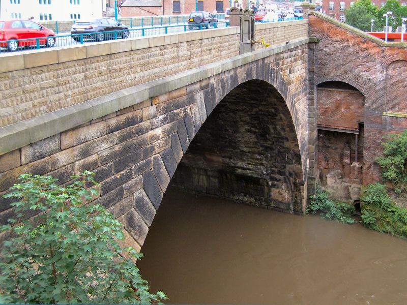 File:Wellington Bridge, Stockport.jpg