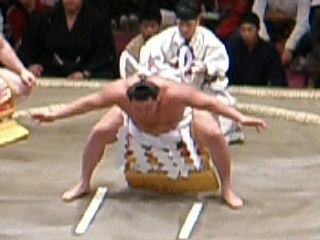 File:Yokozuna-dohyou-iri (Hakuhou).jpg