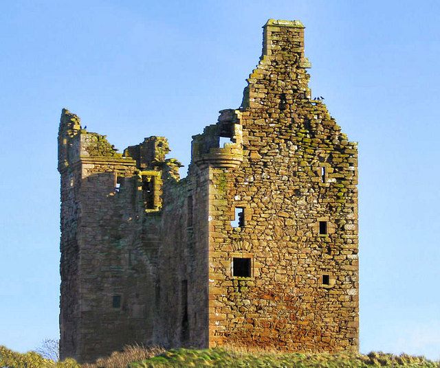 File:Baltersan Castle - geograph.org.uk - 429772.jpg