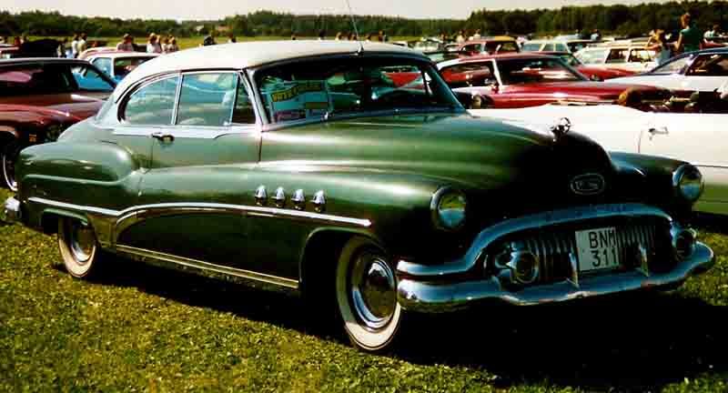 File:Buick Roadmaster 2-Dorrars HT 1951.jpg