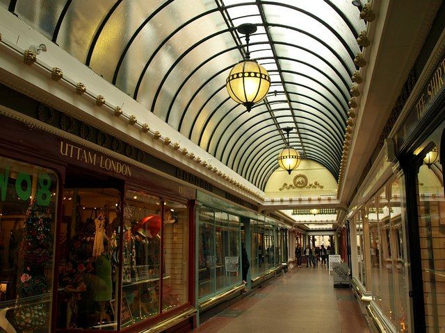 File:Corridor Bath.jpg