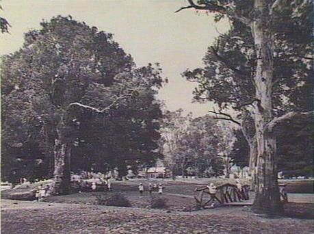 File:Hazelwood park children playing 1930.jpg